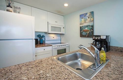 Captiva House | Captiva Resort Villas 3224 Cozy King Condo Steps from the Sand & Pool.