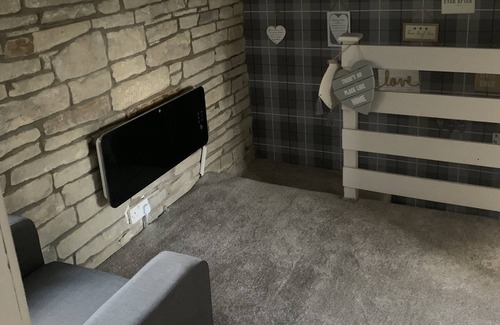 Queensbury Cottage | Captivating 1-Bed Cottage in Halifax