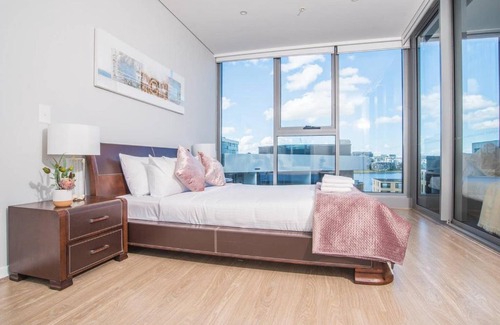 Wentworth Point Apartment | Captivating 1bed1study Wentworth Point APT (+view)