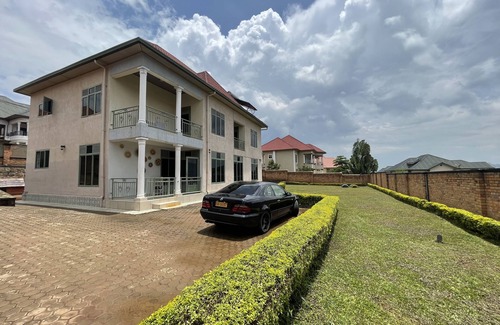 Kigali House | Captivating 7-Bed House in Kigali, Rwanda