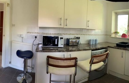 Lacey Green House | Captivating Bungalow with Garden in High Wycombe