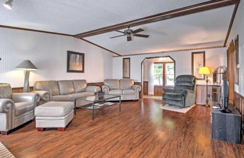 Cadiz House | Captivating Cadiz Hideaway with Deck on Lake Barkley