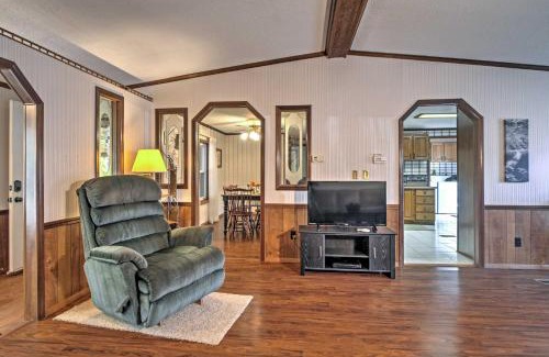 Cadiz House | Captivating Cadiz Hideaway with Deck on Lake Barkley