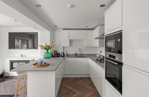 Dartmouth House | Capton Snug