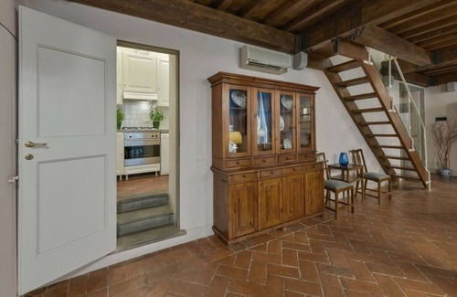 Santo Spirito Apartment | Caravaggio frescoed big loft in Oltrarno
