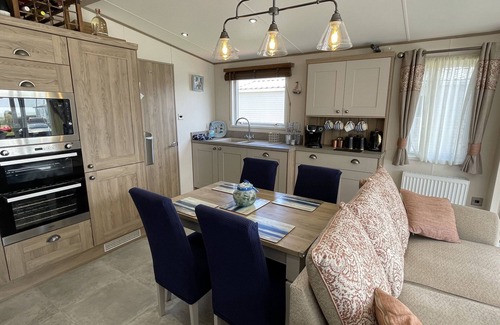 Layer Marney Cottage | CARAVAN, family friendly, country holiday cottage in Mersea Island