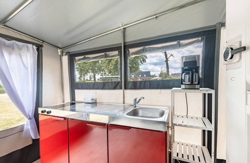 Alt Zeschdorf RV Rental | Caravan 'Max 2 Erw Und 2 Kd' with Shared Garden and Wi-Fi