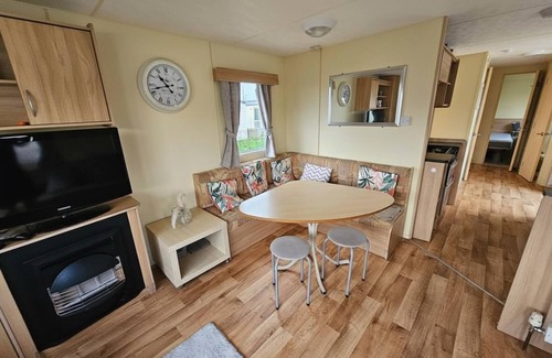 Rhyl Cabin | Caravan Meg 3 bed robin holiday