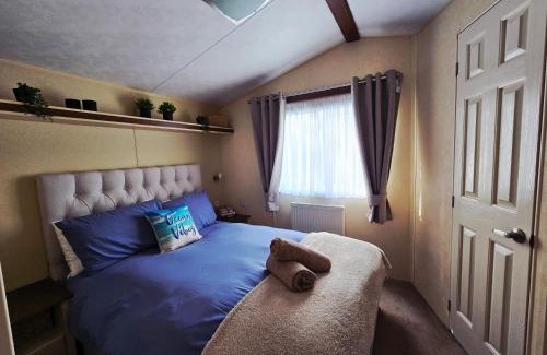 Dinas Cross House | Caravan - Sleeps 4 & Free parking
