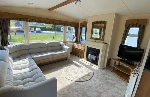 Newton Stewart Ski Chalet | Caravan - Sleeps 4 - Pet friendly - Parking