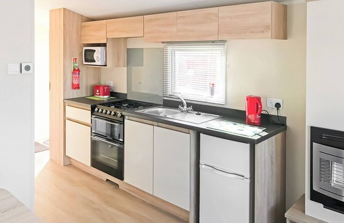 Kinclaven House | Caravan with one double and one twin.