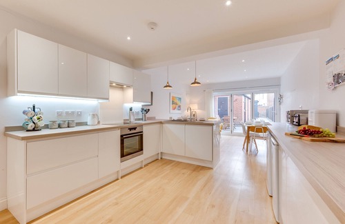 Southwold House | Caraway Cottage - Three Bedroom House, Sleeps 5
