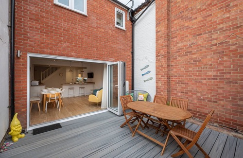 Southwold House | Caraway Cottage - Three Bedroom House, Sleeps 5