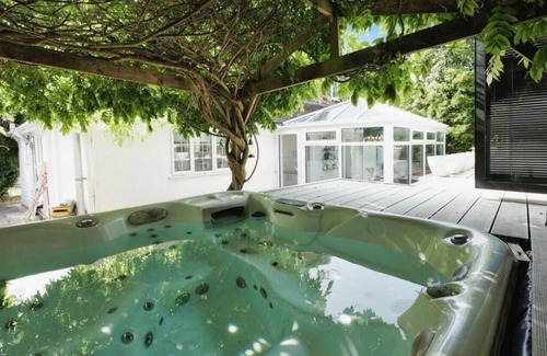 Brighton House | Carden Villa 4 Bedroom Detached House With Hot Tub| Brighton|Pet Friendly