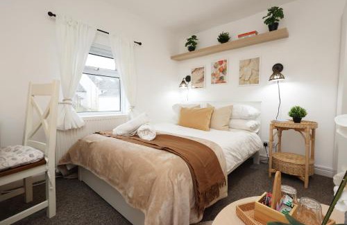 Adamsdown Bed & Breakfast | Cardiff City Guesthouse, Central Rooms, Fast Wi-Fi, On-Street Parking