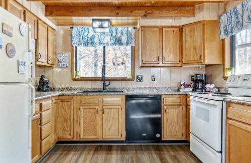 Innsbrook House | Cardinal Lake Front Cottage