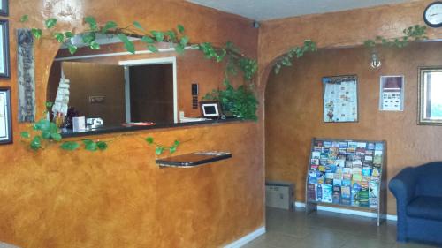 Flatonia Hotel | Carefree Inn Flatonia