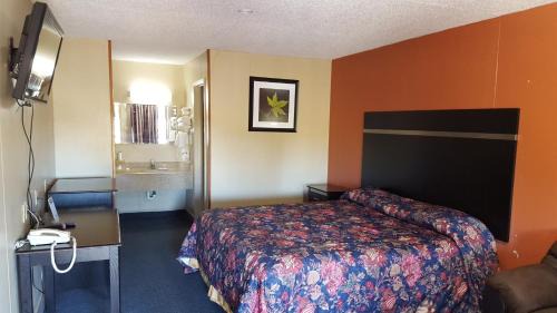 Flatonia Hotel | Carefree Inn Flatonia