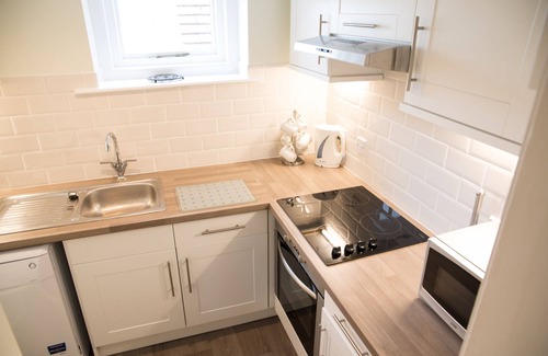 Dartmouth Apartment | Carew-Deluxe-Woodland view-2 Bed-Ensuite w. Bath