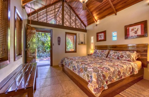Cocles Bed & Breakfast | Caribe Town Bungalows