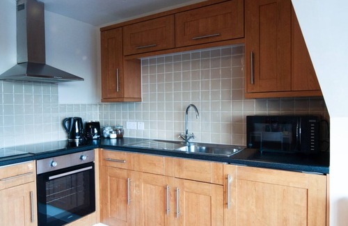 Burton on Trent Apartment | Caribou Suite-Bright & Spacious 2-Bed | Gated Parking | Close to City & Hospital