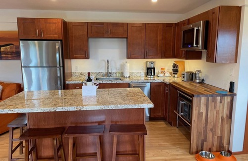 Northeast Carmel House | Carmel Big Sur-Style Guest House with Hot Tub, Decks & Views! CLOSING 12/24/25