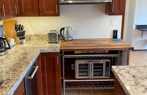 Northeast Carmel House | Carmel Big Sur-Style Guest House with Hot Tub, Decks & Views! CLOSING 12/24/25