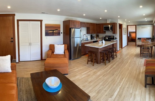 Northeast Carmel House | Carmel Big Sur-Style Guest House with Hot Tub, Decks & Views! CLOSING 12/24/25