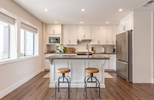 Golden Rectangle Apartment | Carmel-By-The-Sea Two King Bedroom en-suite Bath Rental in Town