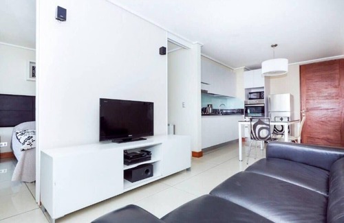 Apoquindo Apartment | Carmelitas Stylish - 1BR w/Wifi, TV Cable, Metro, Pool, Gym