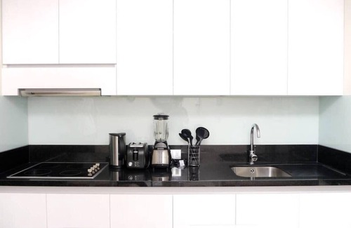 Apoquindo Apartment | Carmelitas Stylish - 1BR w/Wifi, TV Cable, Metro, Pool, Gym