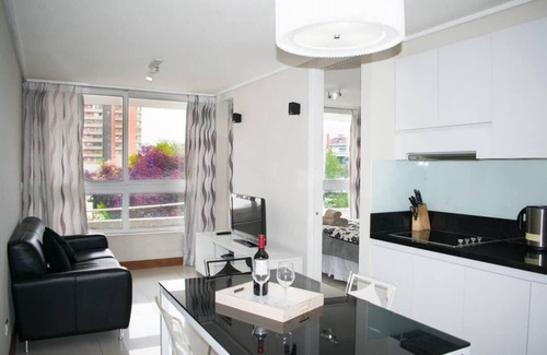 Apoquindo Apartment | Carmelitas Stylish - 1BR w/Wifi, TV Cable, Metro, Pool, Gym
