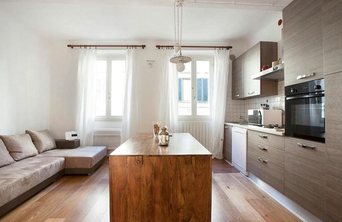 Santo Spirito Apartment | Carmine Suite