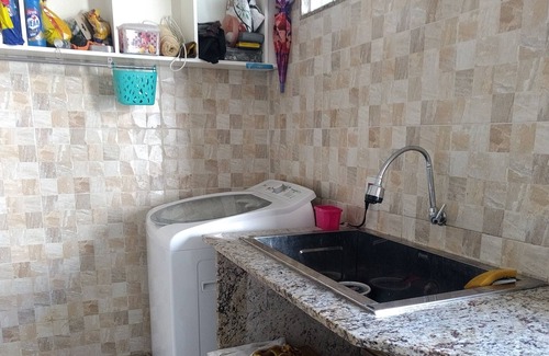 Tijuca House | Carnival in Tijuca, 1km from the subway station and Maracanã, bus at the door.