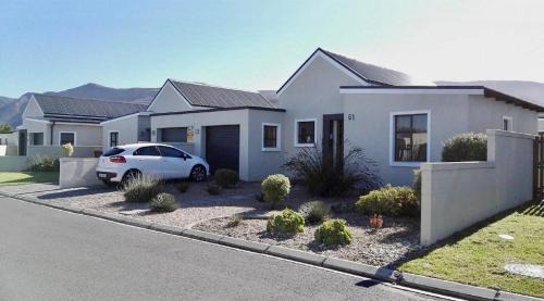 Sandbaai House | Carole's Cottage