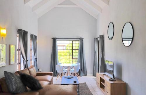 Sandbaai House | Carole's Cottage