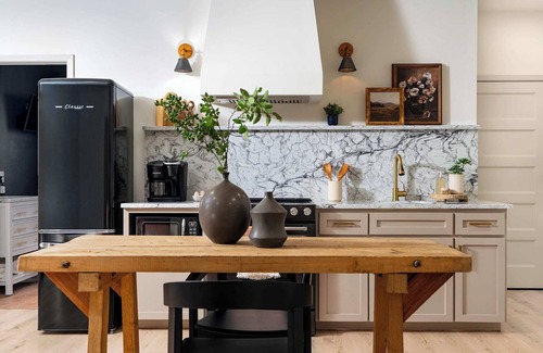 Fredericksburg Cabin | Caroline's Cottage, Hot Tub, Fire Pit, sleeps 2!