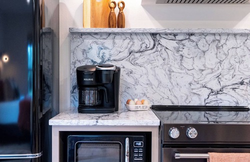 Fredericksburg Cabin | Caroline's Cottage, Hot Tub, Fire Pit, sleeps 2!