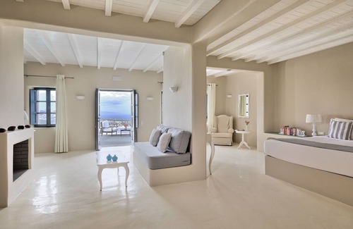 Pyrgos Hotel | Carpe Diem Santorini