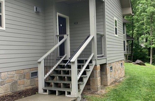 Gatlinburg Cottage | Carr's Northside Cottages - 4 Queen Beds