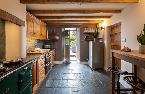 Giggleswick Cottage | Carrholme Cottage - Rural luxury, sleeps 12 guests in 6 bedrooms