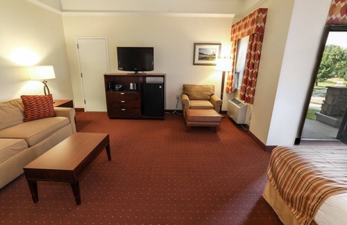 Fairfield Apartment | Carroll Valley Retreat | King Deluxe + Pool & Golf