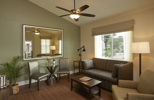 Johnson City Hotel | Carter Creek Winery Resort & Spa