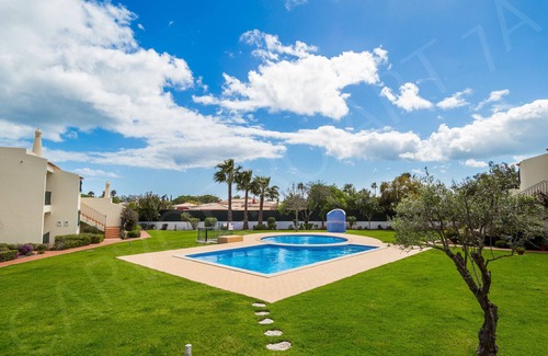 Mato Serrao Apartment | Carvoeiro Apartment 7A | professionally cleaned | 2-bedroom apartment | gated complex | communal pool | close to Carvoeiro