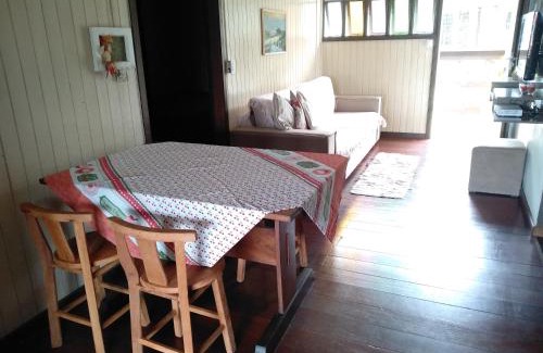 Quatro Ilhas House | Casa a 50 mt da Praia.