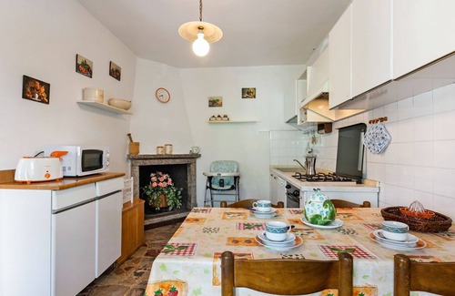 Vignola House | Casa Ambrogio, Family Holiday Home, 3Br And Parking By Halldis