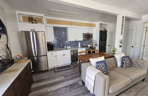 Englewood Cottage | Casa Amistad 1 - Third House From the Beach