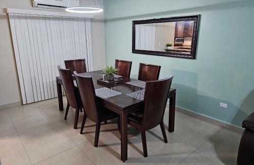 Mexicali House | Casa amplia cerca de garita