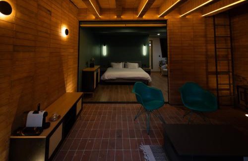 Historic Centre Apartment | Casa Ann Loft Eames