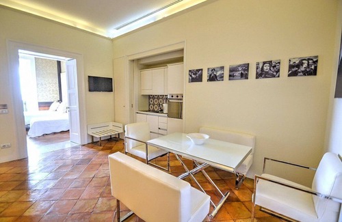 Maiori Apartment | Casa Arpeggio: An elegant and welcoming apartment located in the center of Maiori and a few meters from the sea.